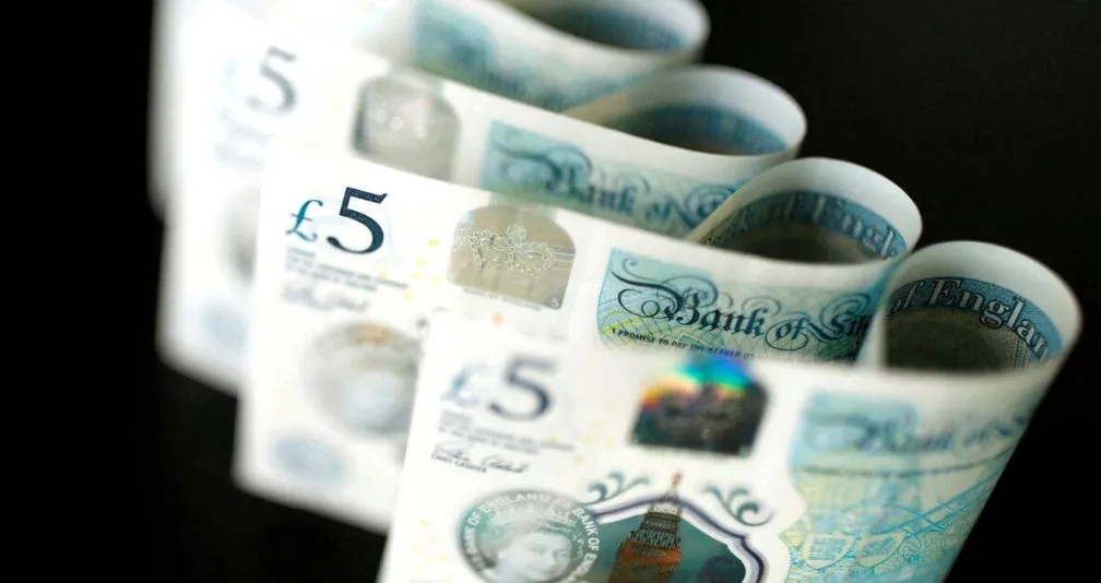 الجنيه الإسترليني يستقر بعد إعلان «موازنة الاستمرارية» البريطانية